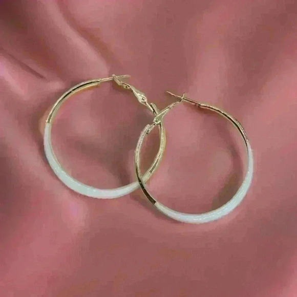 Chicque Boho 14K Gold-Plated Enamel Hoop Earrings White dipped - Picture 4 of 4